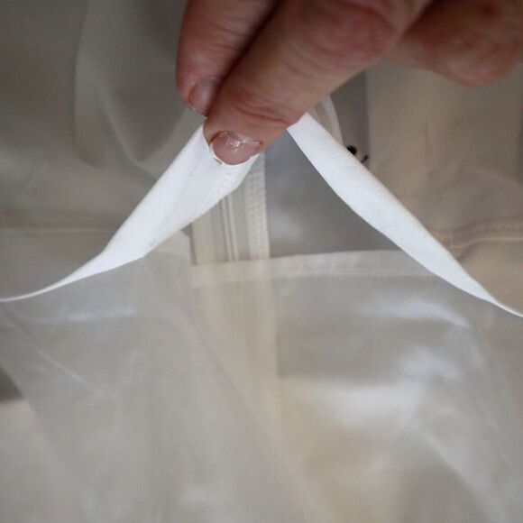 Under Armour 1373448 100 Women's Sz XL White Run Anywhere Storm Jacket - Picture 7 of 12